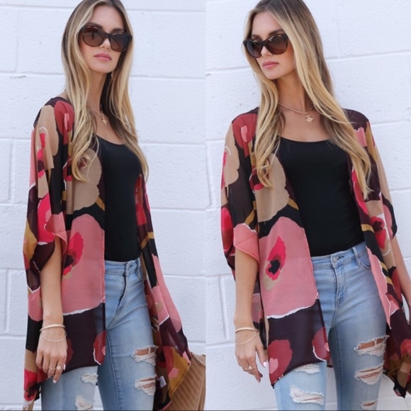 Gorgeous Floral Print Kimono - Picture 3 of 4